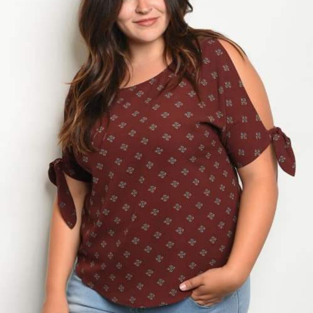 New Junior's Boutique Burgundy open shoulder top